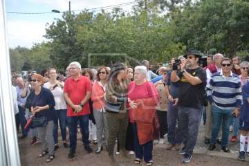 Emotivo acto de descubrimiento de la placa del pasaje que recuerda al periodista Adolfo Santana en Cernícalos (Foto TA)